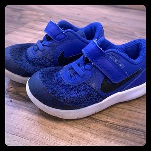 Nike preschool Flex Contact shoes